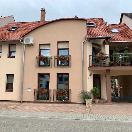 Fodan Apartman Шарвар Екстер'єр фото